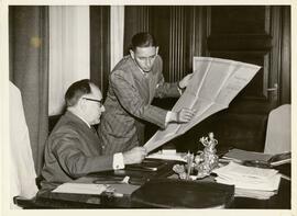 Getúlio Vargas e Enê Garcez em conferência no Palácio Rio Negro.
