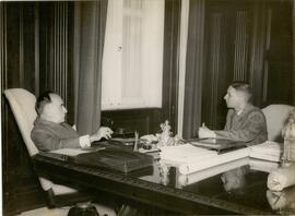 Getúlio Vargas e Enê Garcez em conferência no Palácio Rio Negro.