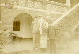 Presidente Epitácio Pessoa, sua esposa Mary Pessoa e o Coronel Marcolino Fagundes, membro do Gabi...