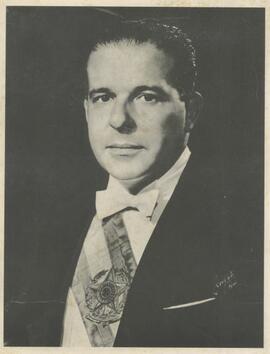João Goulart com faixa presidencial