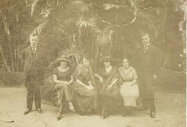 Epitácio Pessoa, sua esposa Mary Pessoa, sua filha, Laurita, e Washington Luís, presidente do Est...