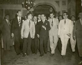 Café Filho, no centro da foto, e outros não identificados.