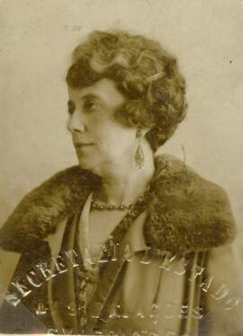Mary Pessoa, esposa de Epitácio Pessoa, de perfil